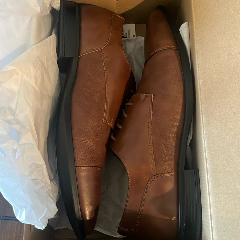 Gently Used J. Ferrari Cap Toe Brown Dress Shoes 🤎